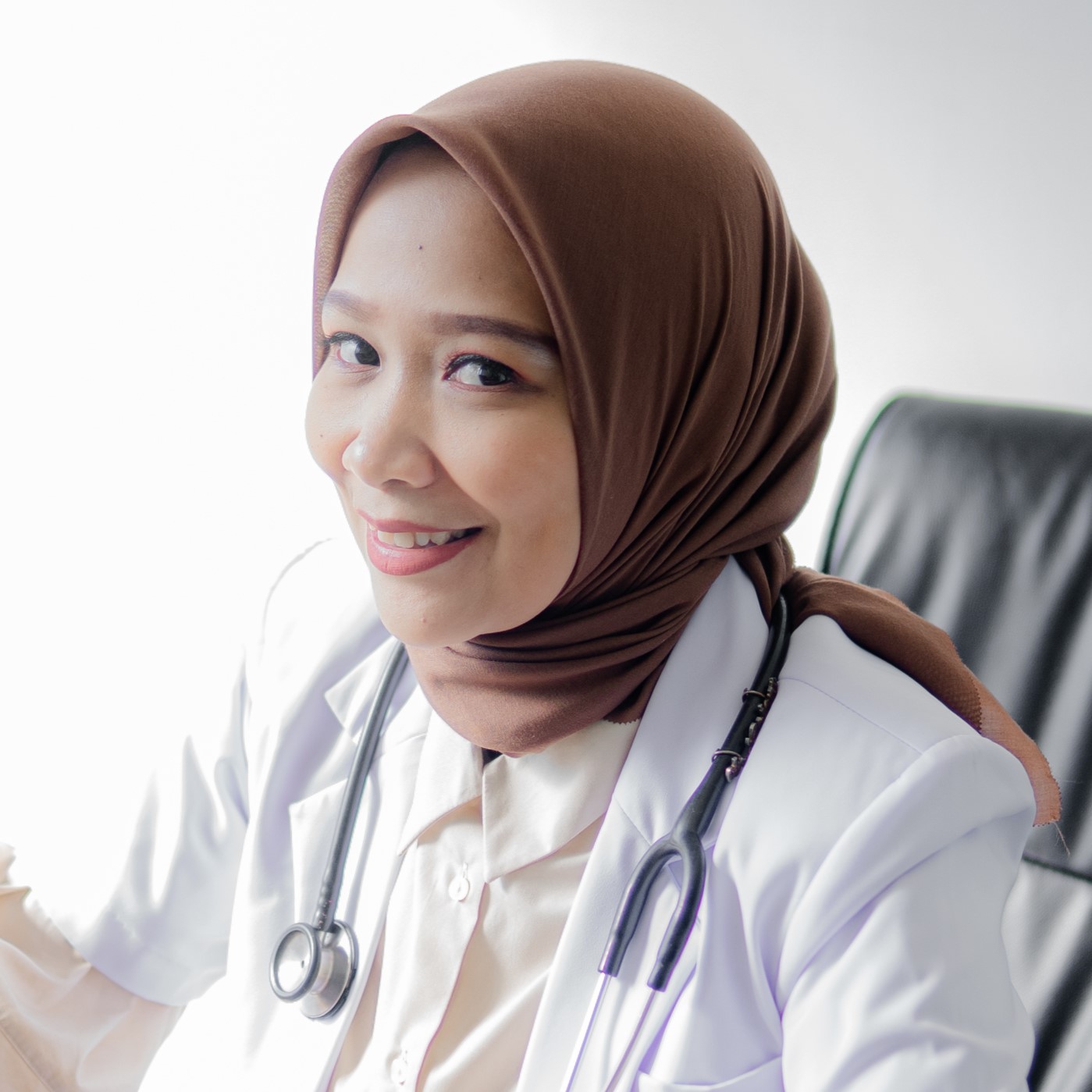 dr. Putri Sarah Hiranti