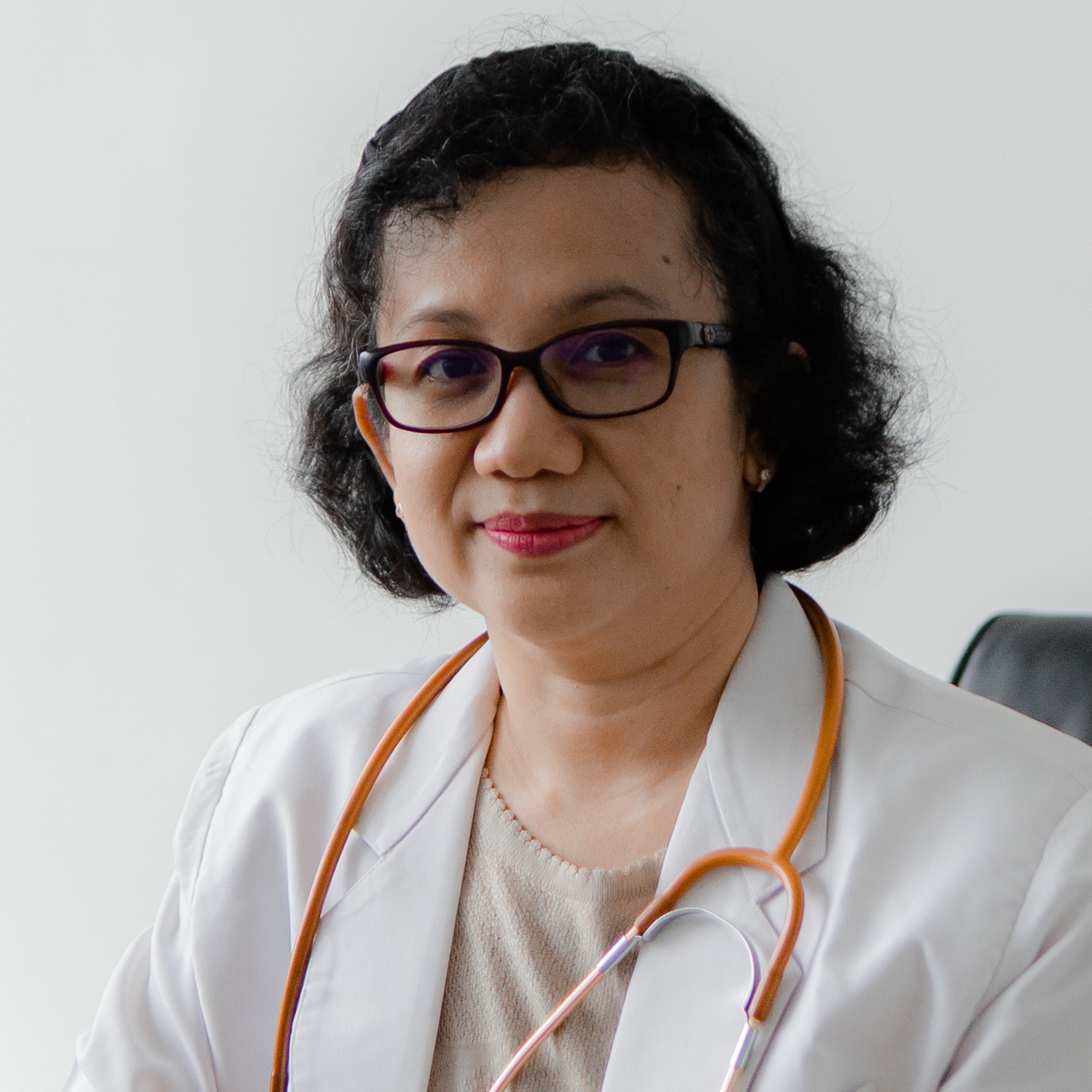 dr. Sylvia Novarine Sinaga